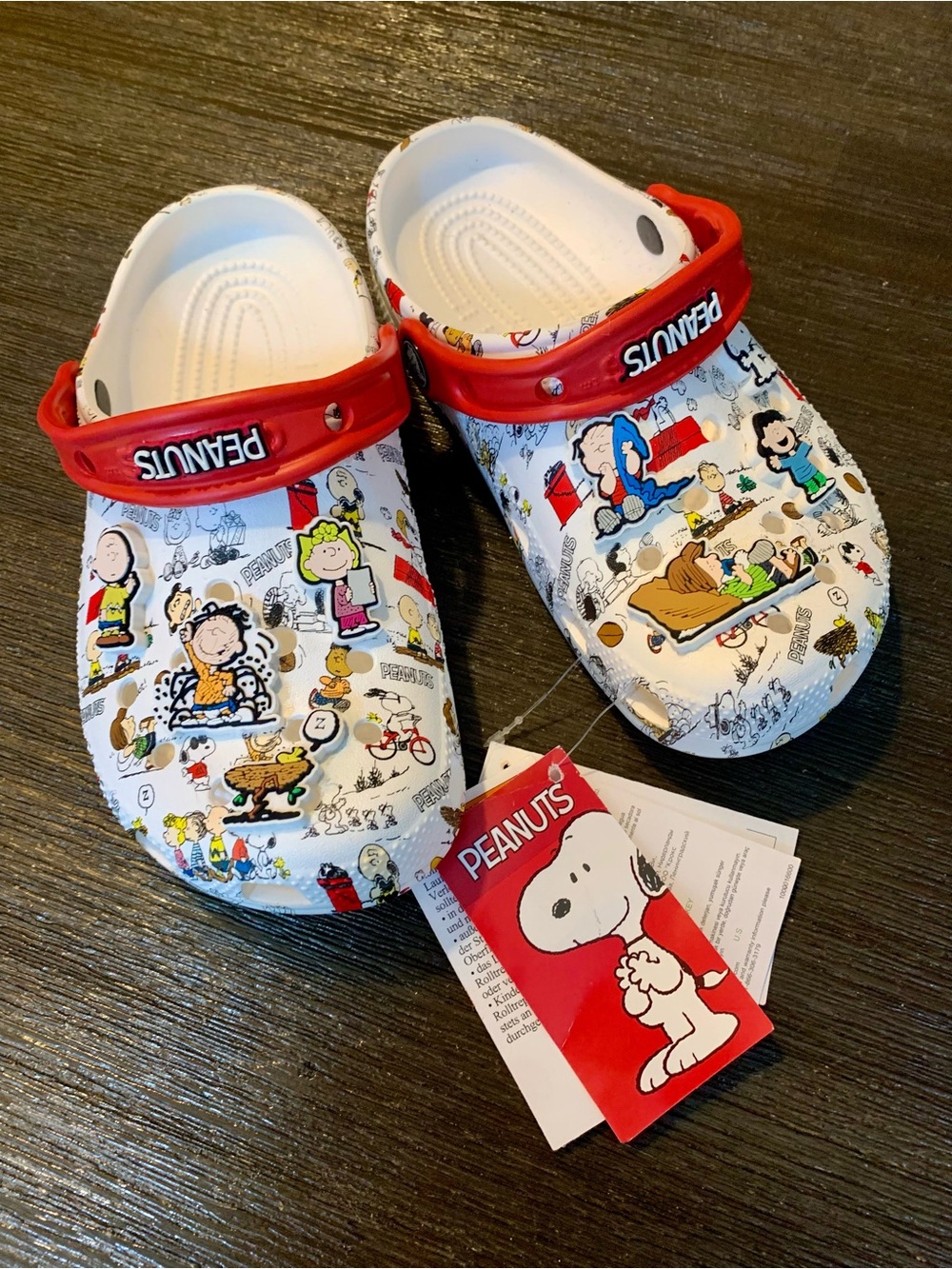 Peanuts x Crocs J2 with Red Strap & Comic Character Print. NWT